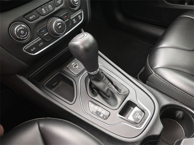 2019 Jeep Cherokee Latitude photo 2