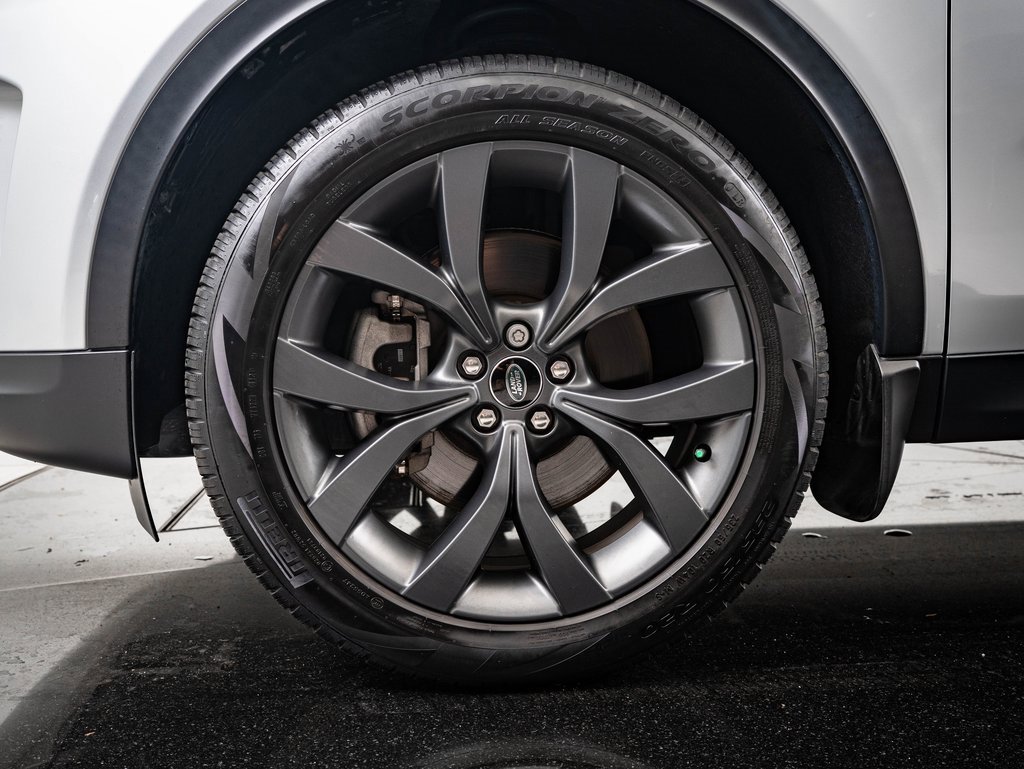2022 Land Rover Discovery Sport SE photo 13