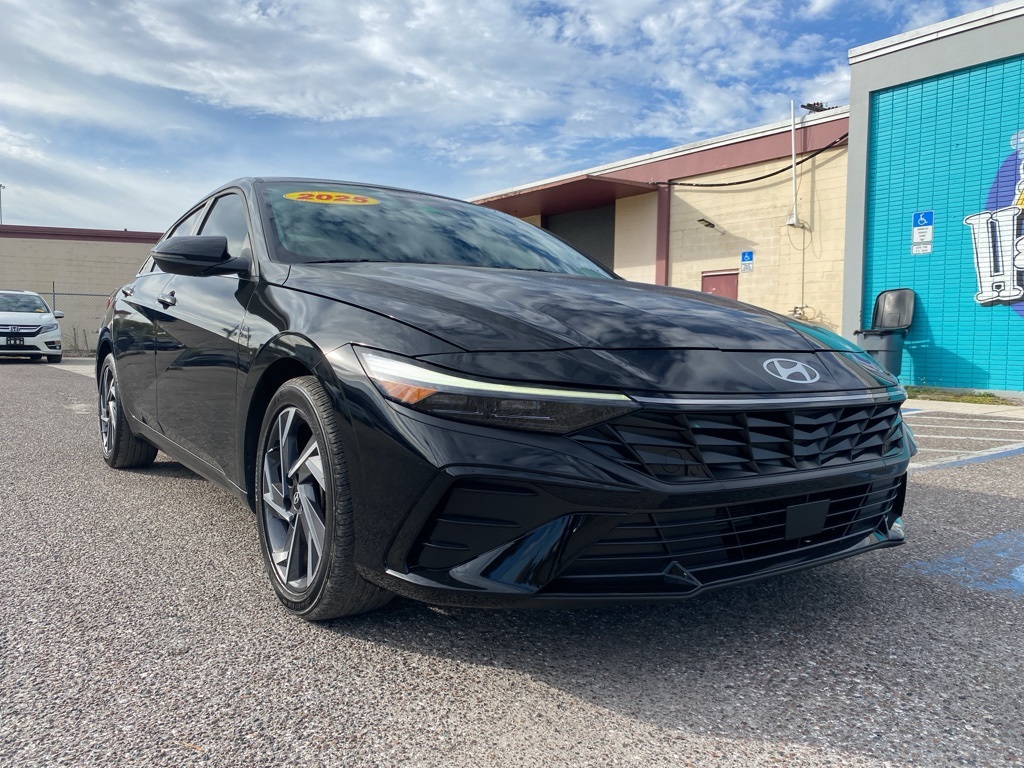 2025 Hyundai Elantra Limited's photo