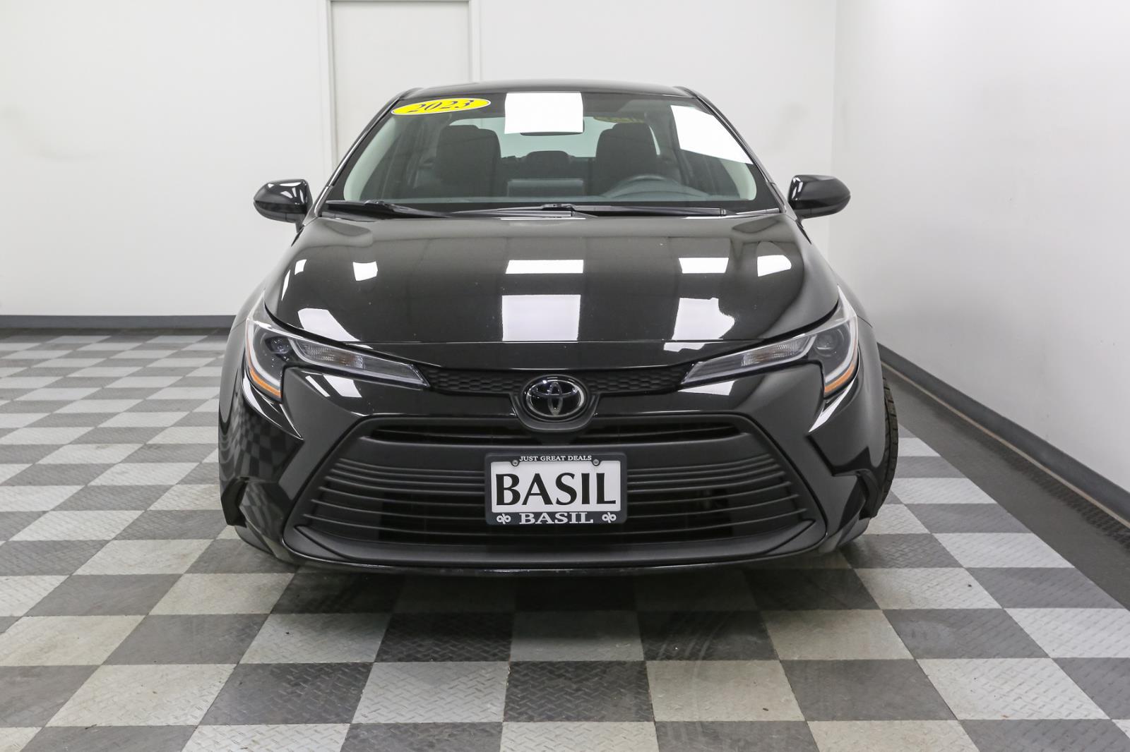 2023 Toyota Corolla LE photo 3