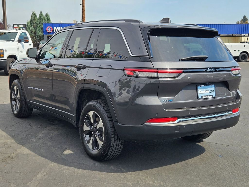 2023 Jeep Cherokee Base photo 4