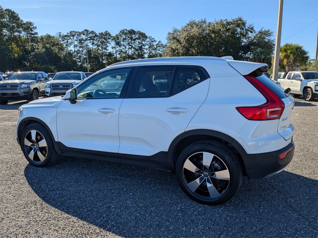 2019 Volvo XC40 T5 Momentum photo 3