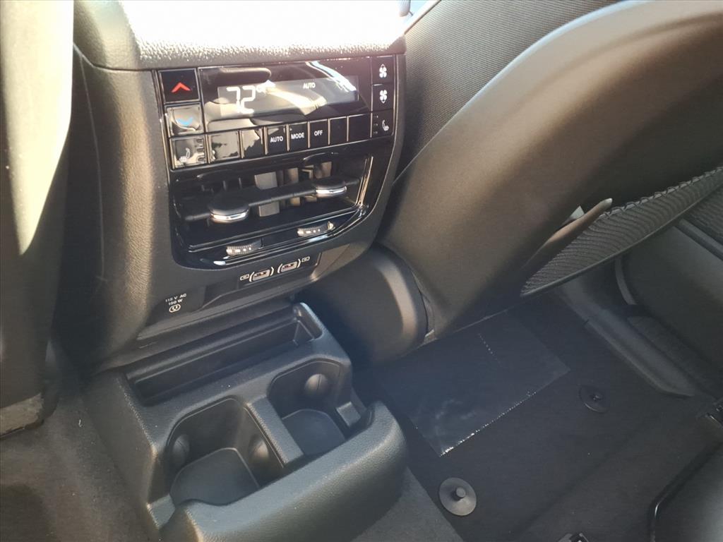 2025 Jeep Grand Cherokee Limited photo 3