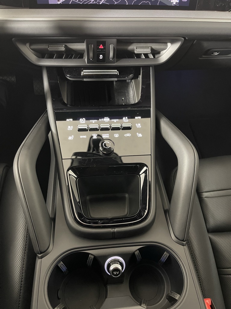 2025 Porsche Cayenne Coupe photo 27