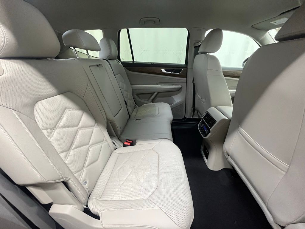 2025 Volkswagen Atlas SE Technology photo 24