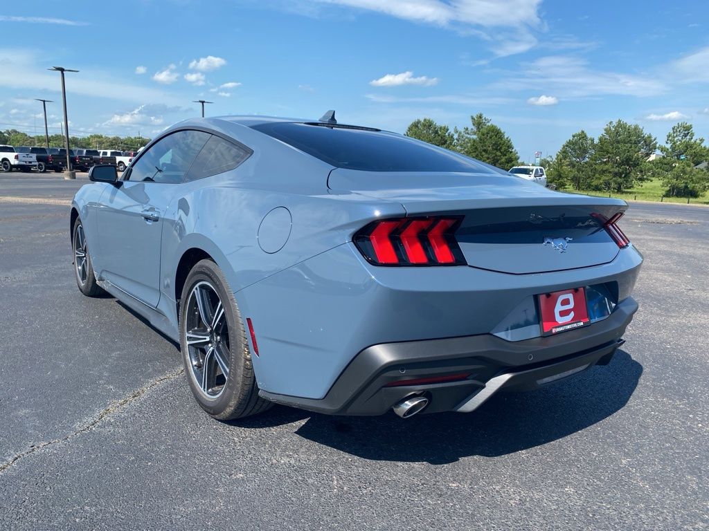 2025 Ford Mustang EcoBoost photo 5
