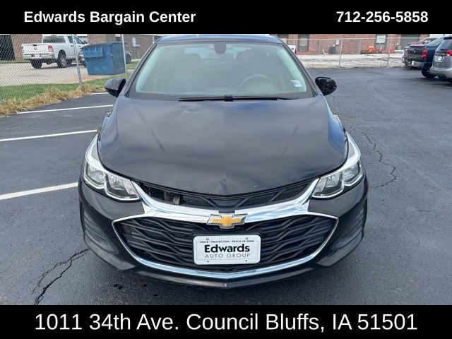 2019 Chevrolet Cruze LS photo 3