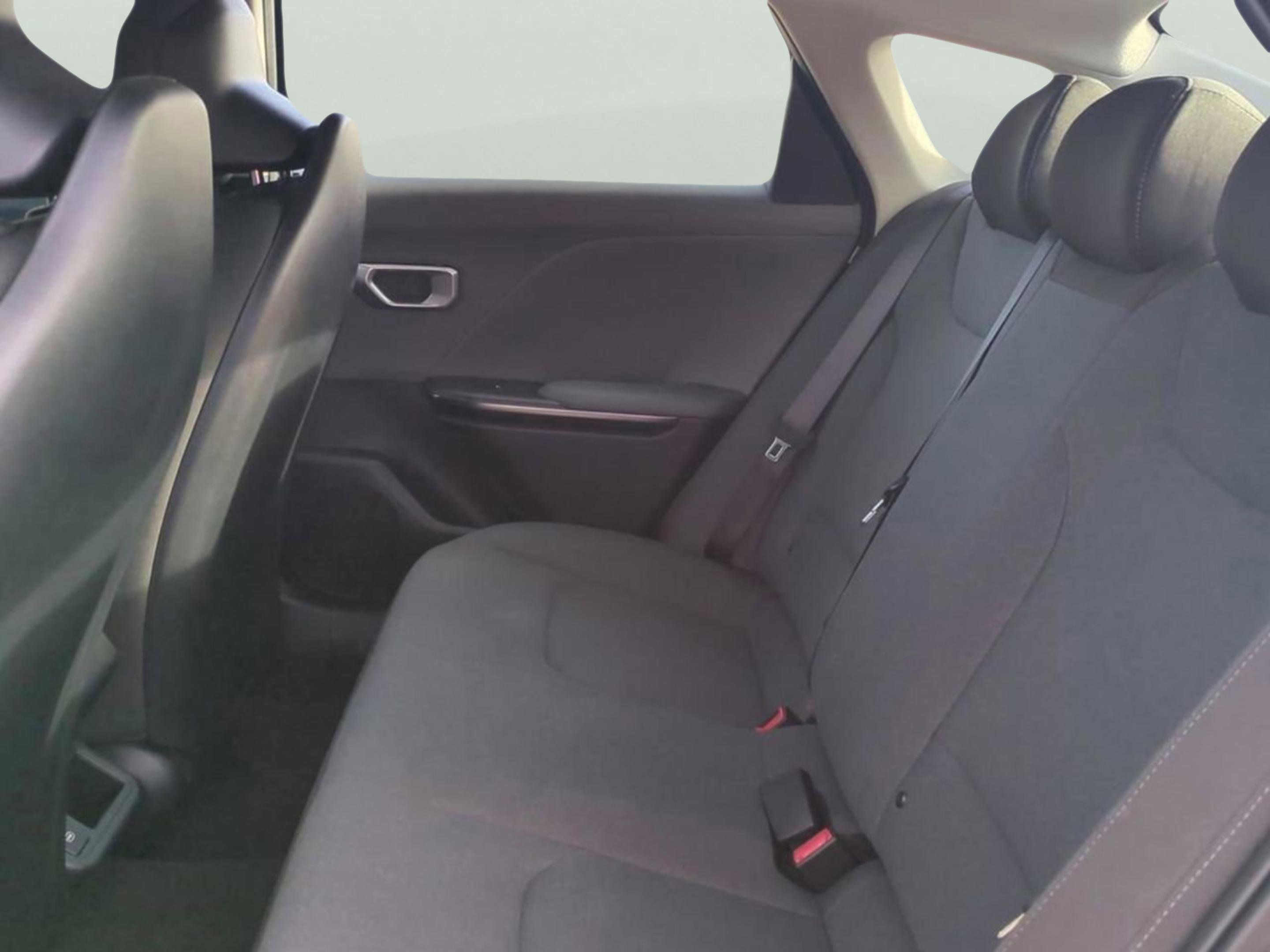 2025 Kia K4 LX photo 10