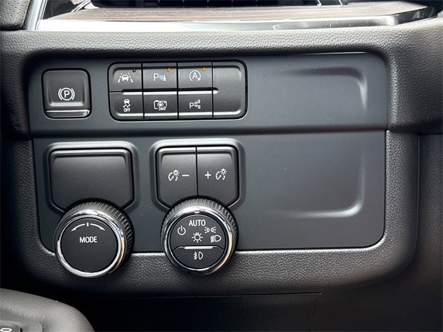2025 Chevrolet Suburban Premier photo 24