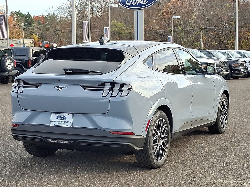 2025 Ford Mustang Mach-E Premium photo 4