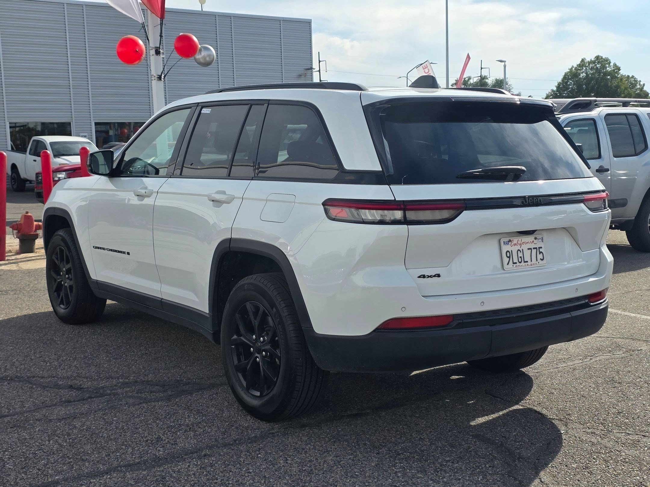 2024 Jeep Grand Cherokee Altitude photo 2