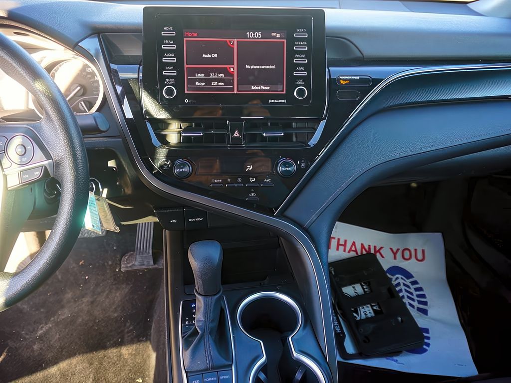 2022 Toyota Camry LE photo 14