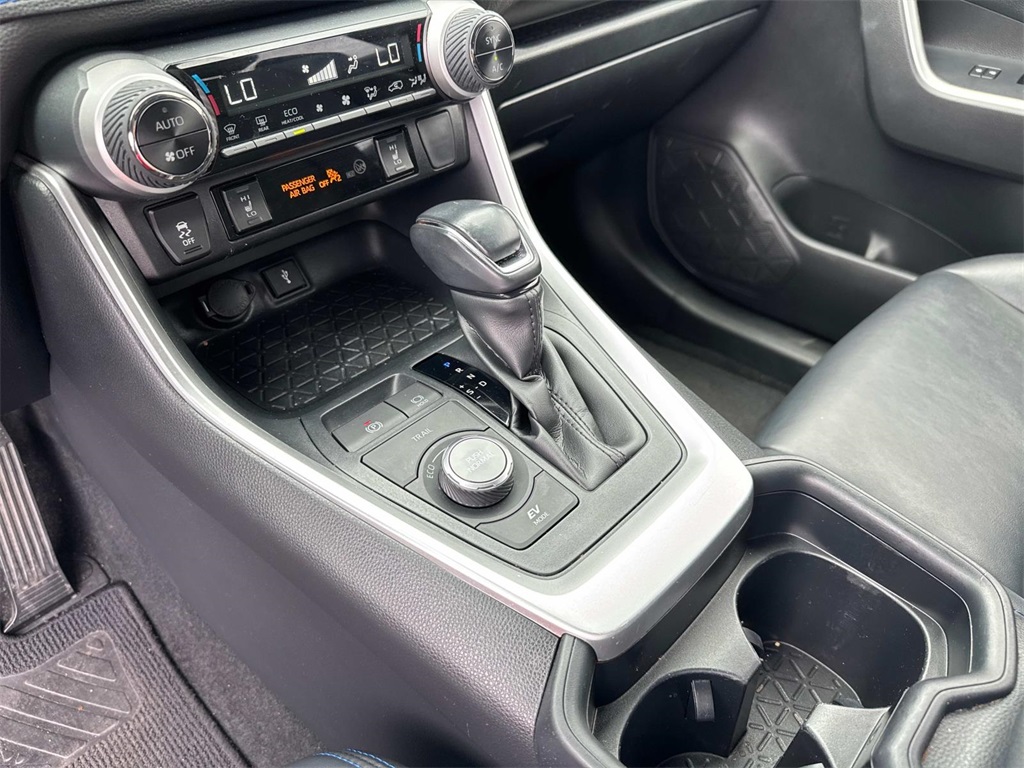 2020 Toyota RAV4 Hybrid XSE photo 22