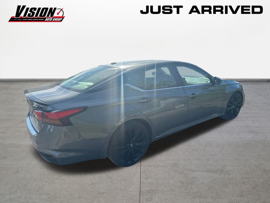 2022 Nissan Altima 2.5 SR photo 4