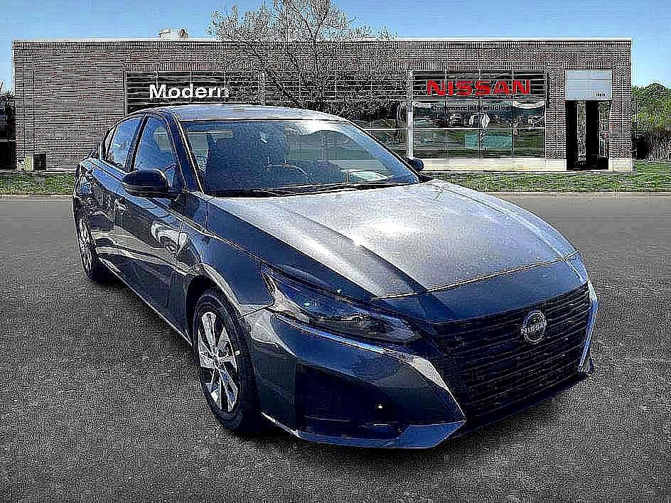 2025 Nissan Altima S photo 4