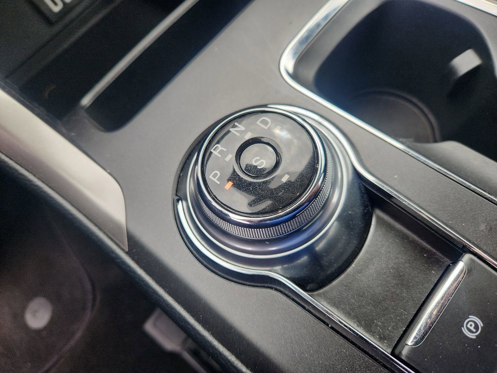 2020 Ford Fusion SE photo 19