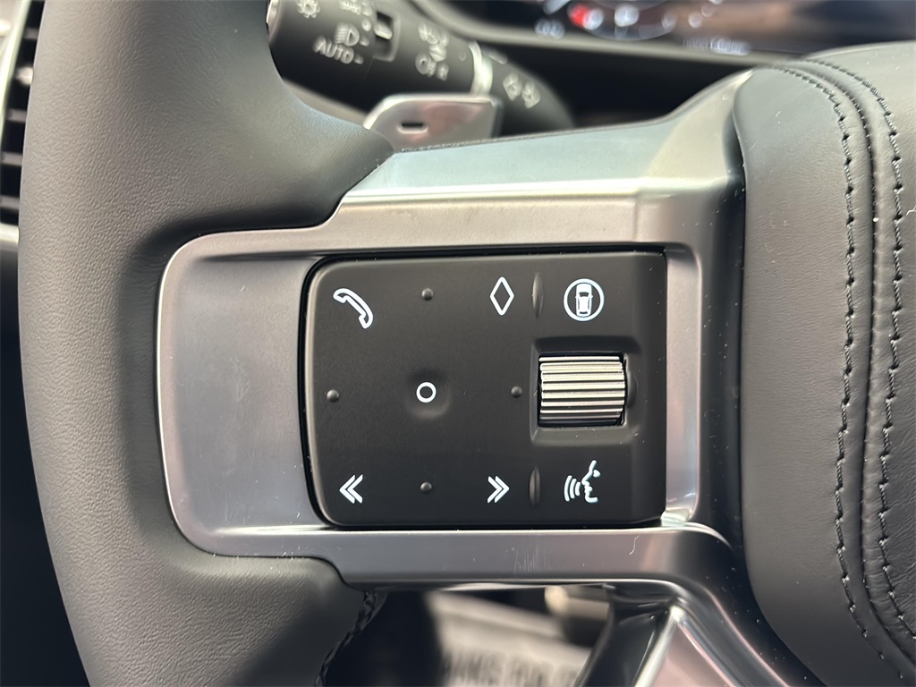 2025 Land Rover Discovery Metropolitan Edition photo 18