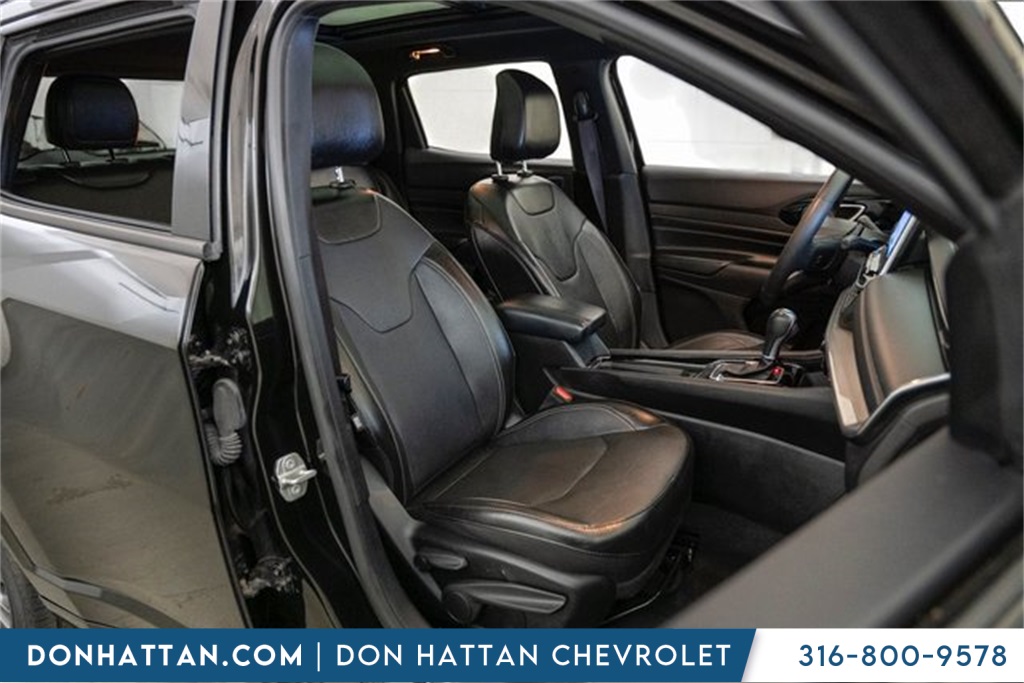 2023 Jeep Compass Limited photo 2