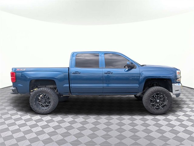 2018 Chevrolet Silverado 1500 LT photo 3
