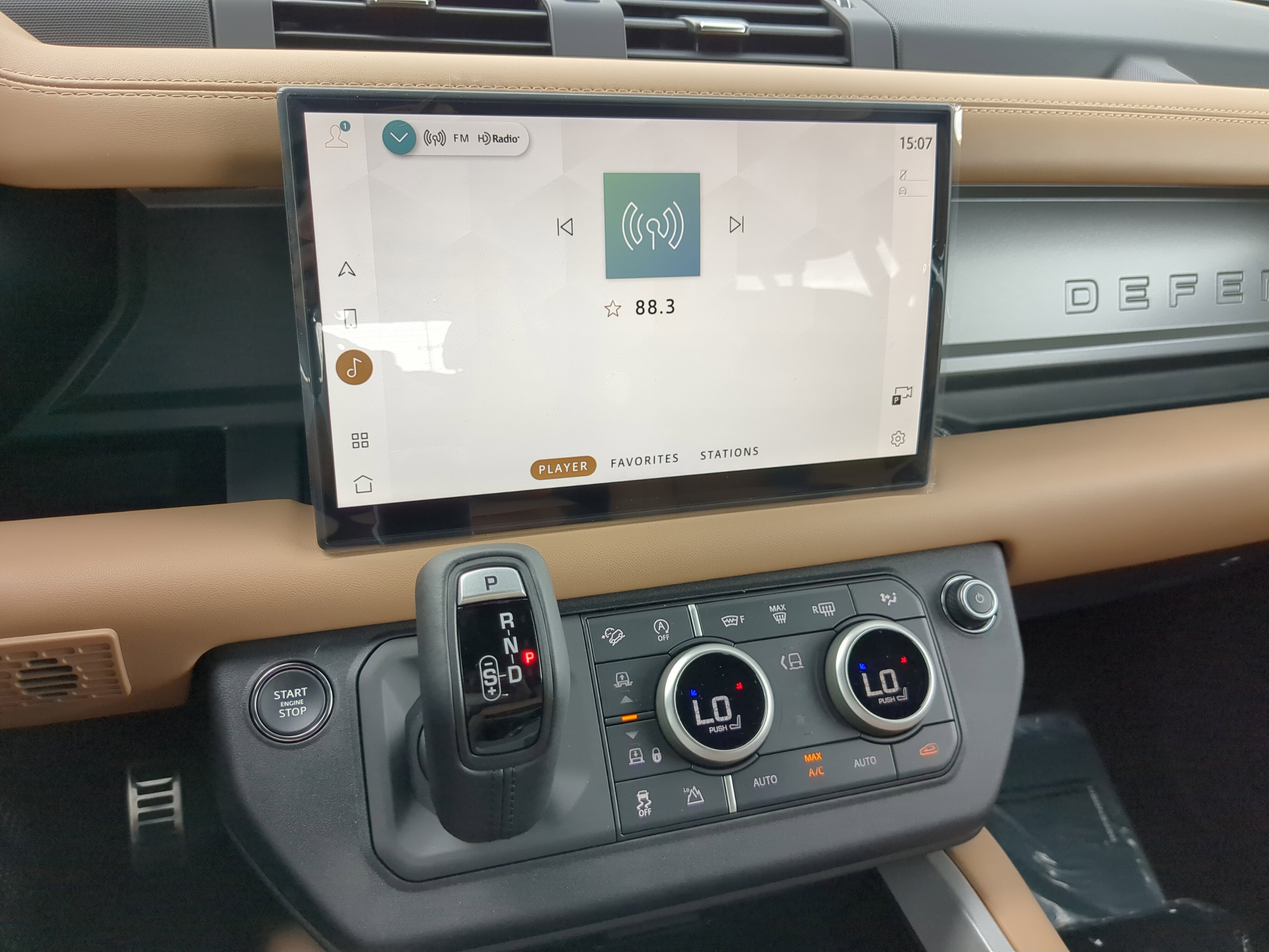2025 Land Rover Defender 130 V8 photo 7