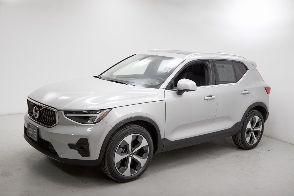 2023 VOLVO XC40 - Image 5