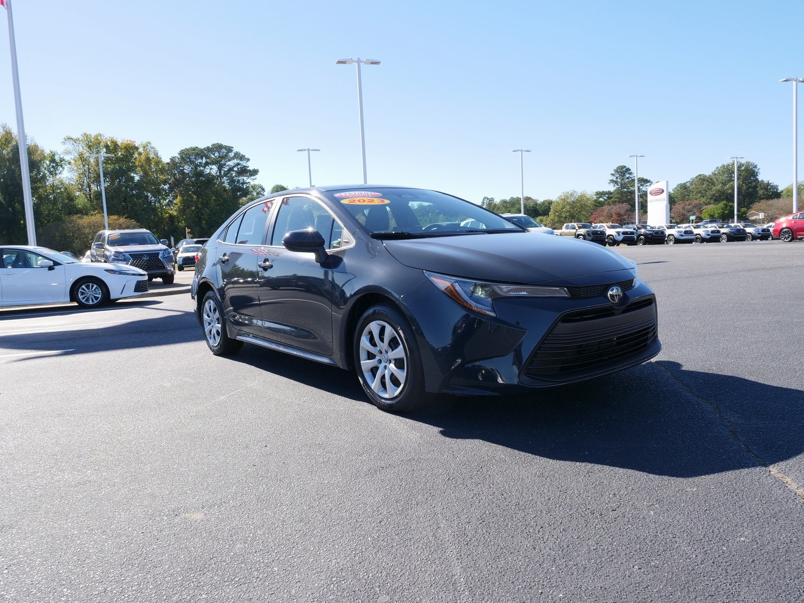 2023 Toyota Corolla LE's photo