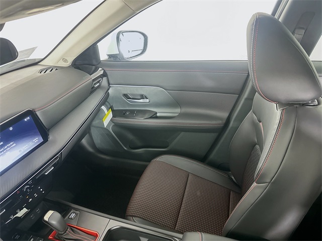 2025 Nissan Kicks SR photo 22
