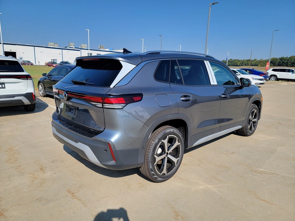 2025 Volkswagen Tiguan SE photo 2