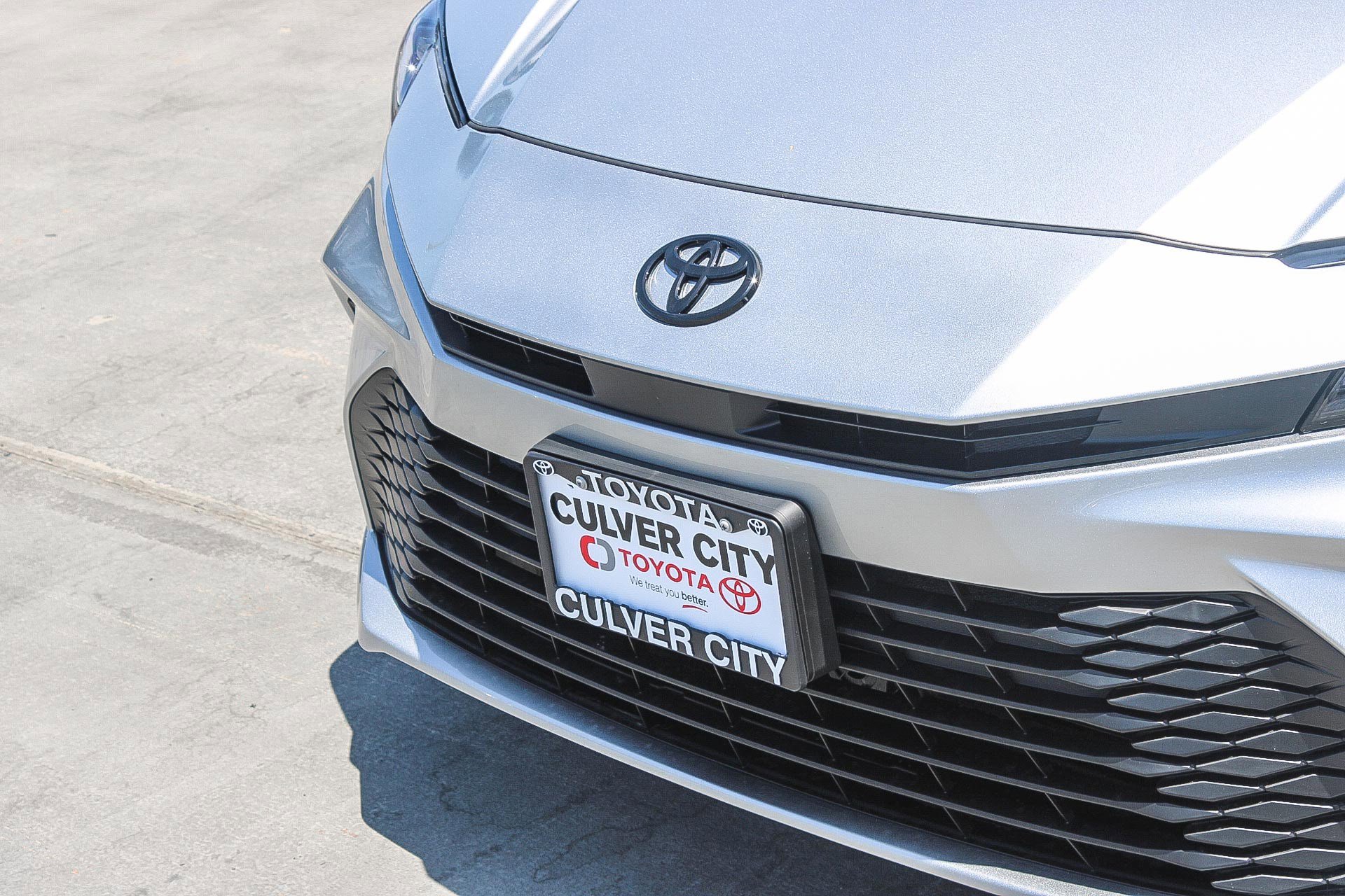 2025 Toyota Camry LE photo 4