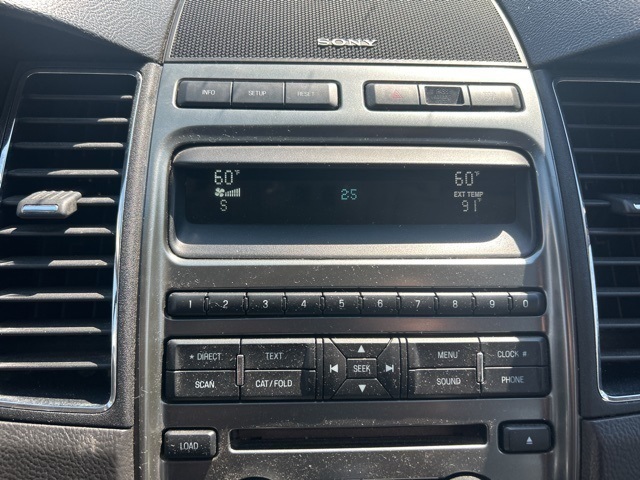 2011 Ford Taurus Limited photo 9