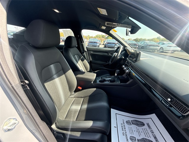 2025 Honda Civic Sport photo 21
