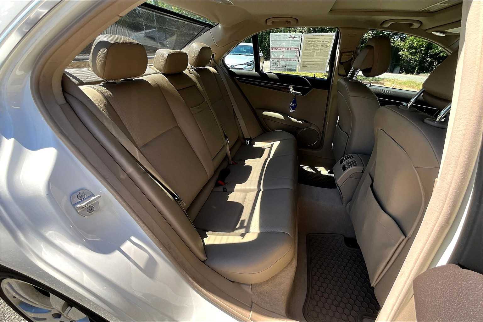 2011 Mercedes Benz C 300 Sport photo 18