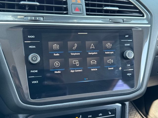 2022 Volkswagen Tiguan SE photo 11