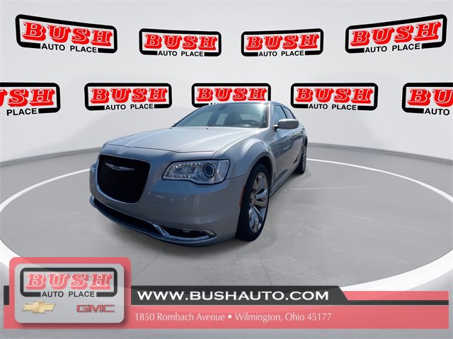 2019 Chrysler 300 Touring L photo 6