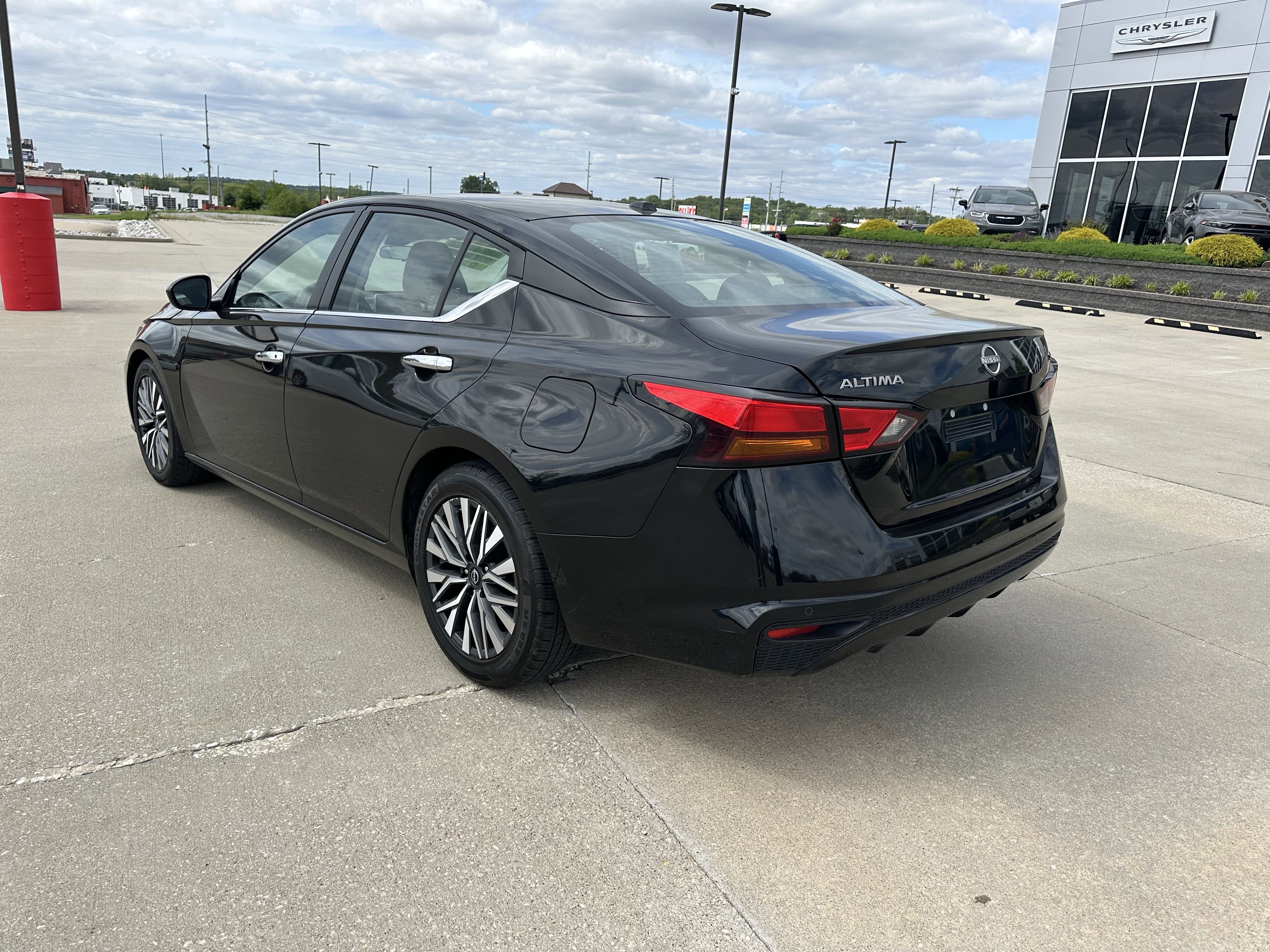 Used 2023 Nissan Altima SV with VIN 1N4BL4DV3PN331526 for sale in Vincennes, IN