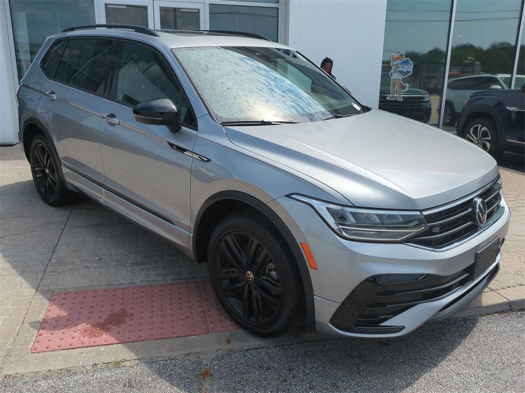 2022 Volkswagen Tiguan SE R-Line Black photo 2