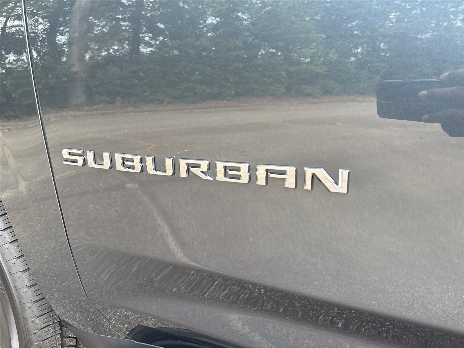 2021 Chevrolet Suburban 1500 LT photo 7