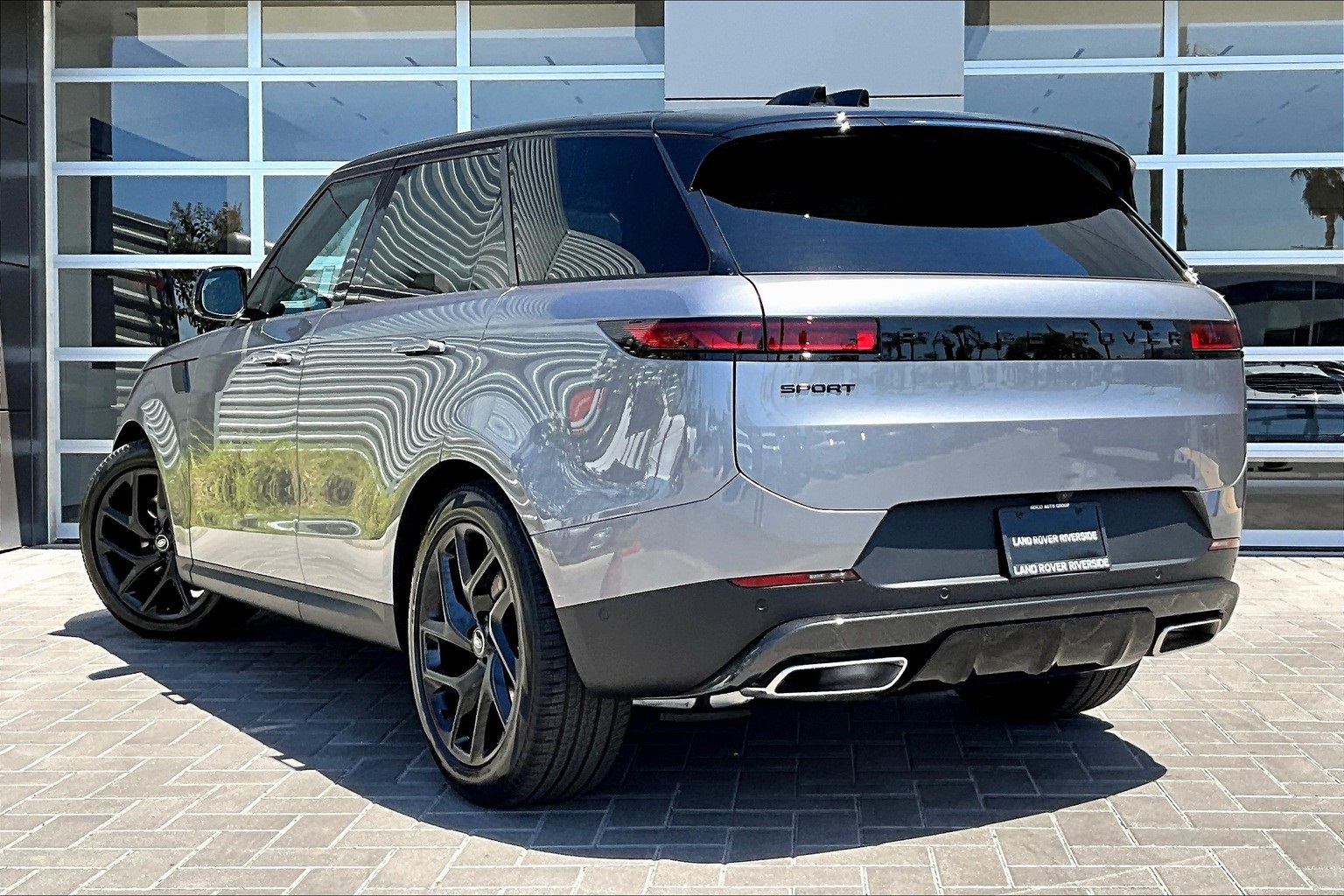 2025 Land Rover Range Rover Sport SE photo 3