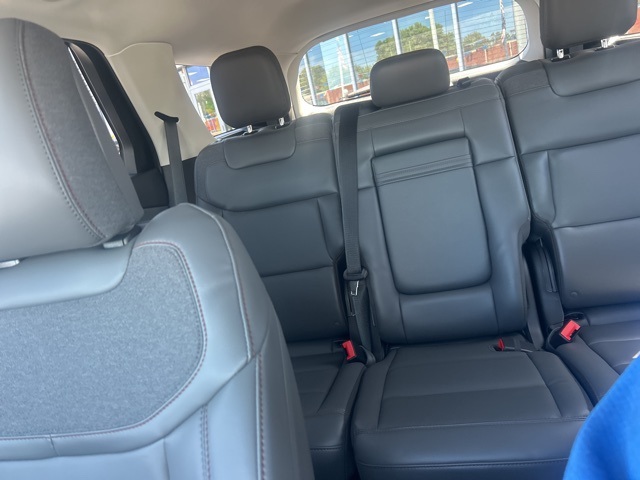 2025 Ford Explorer photo 25