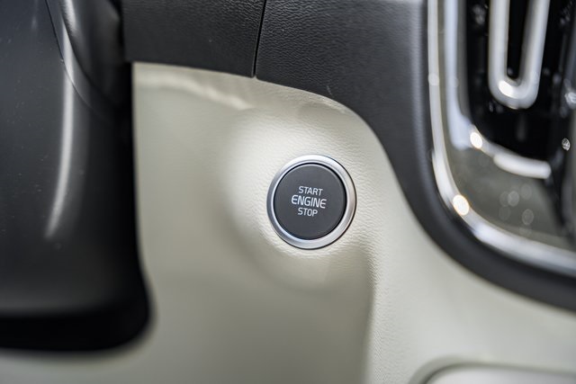 2025 Volvo XC40 Plus photo 20