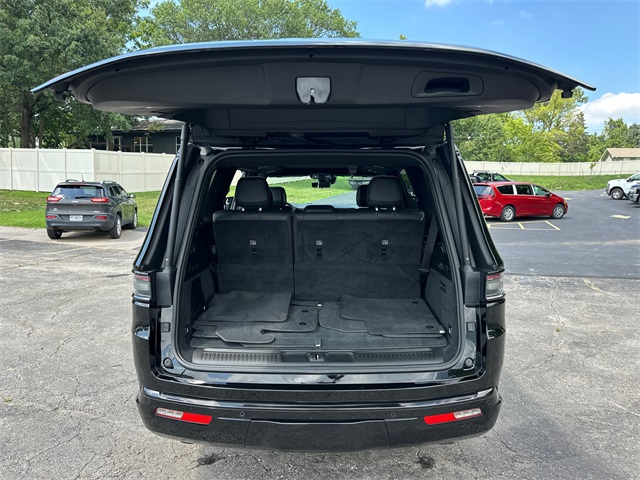2024 Jeep Grand Wagoneer II photo 9