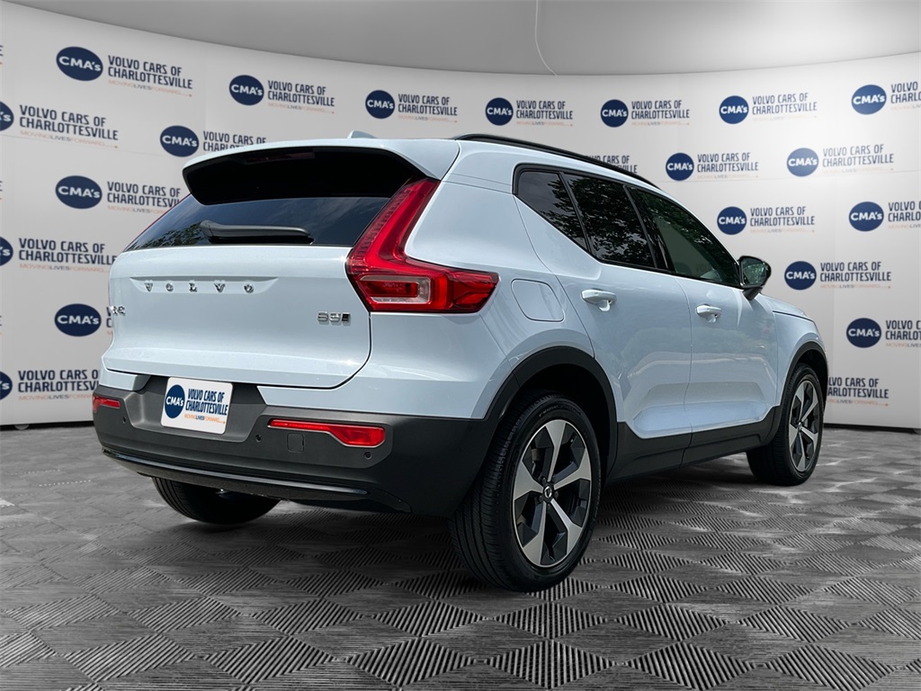 2026 Volvo XC40 AWD Plus photo 5