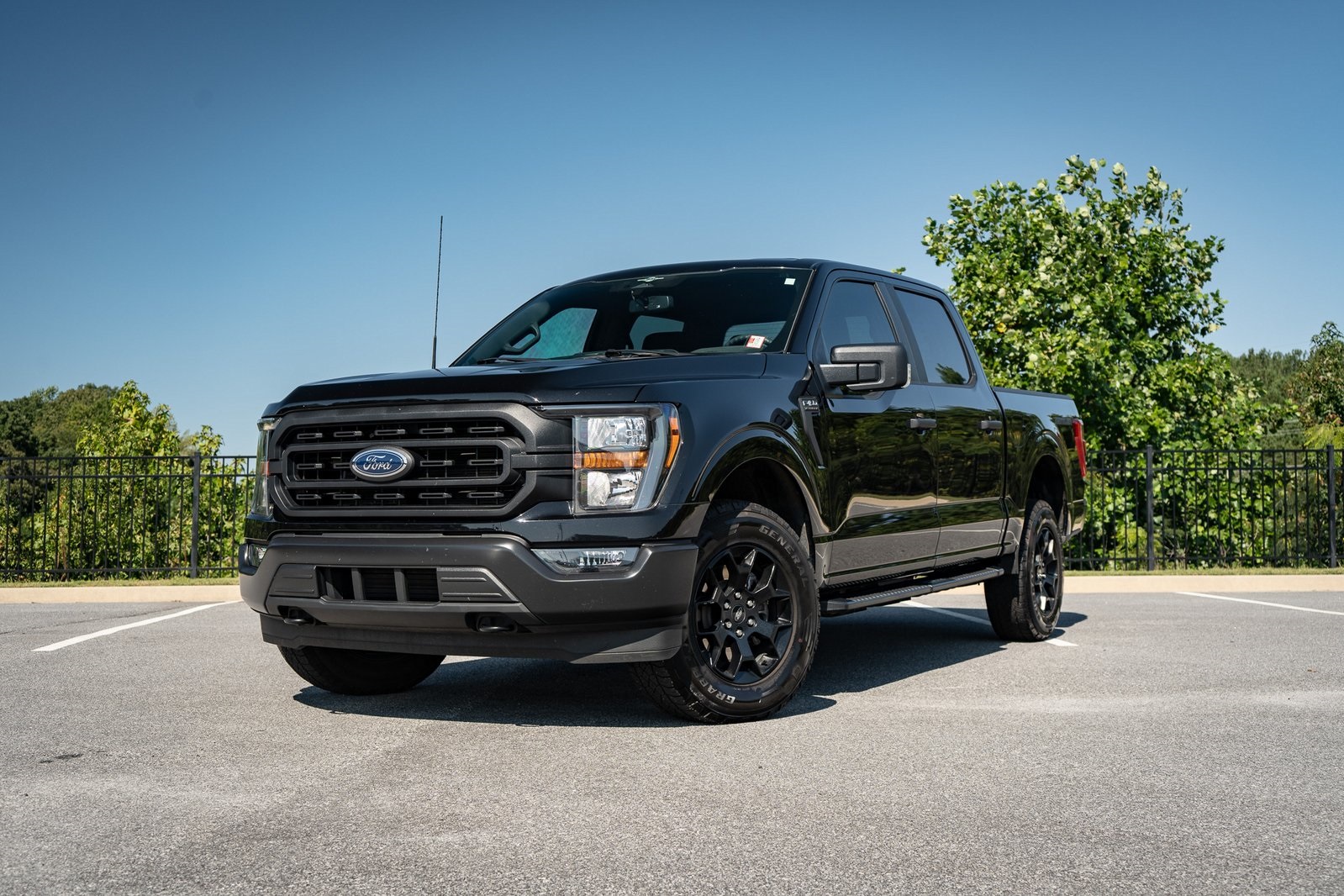 2023 Ford F-150 XL's photo
