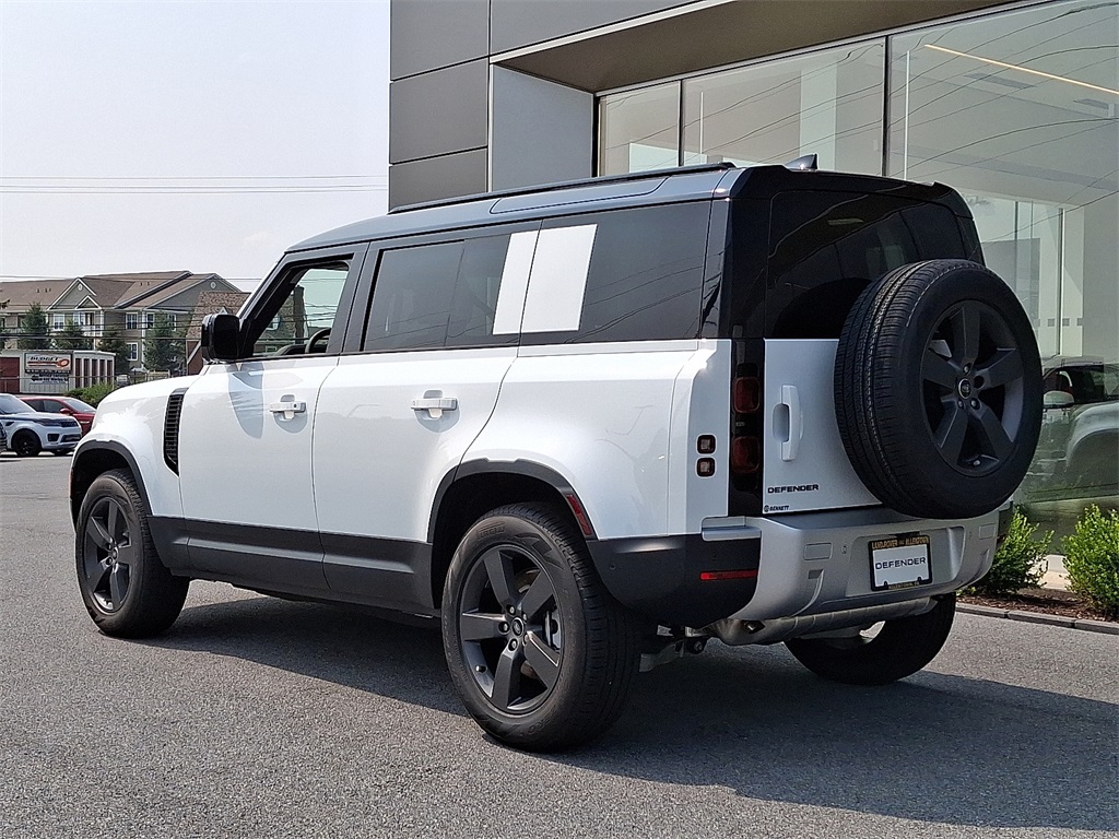 2025 Land Rover Defender 110 S photo 4