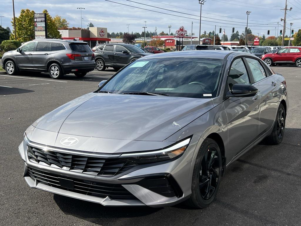 2026 Hyundai Elantra SEL Sport photo 3