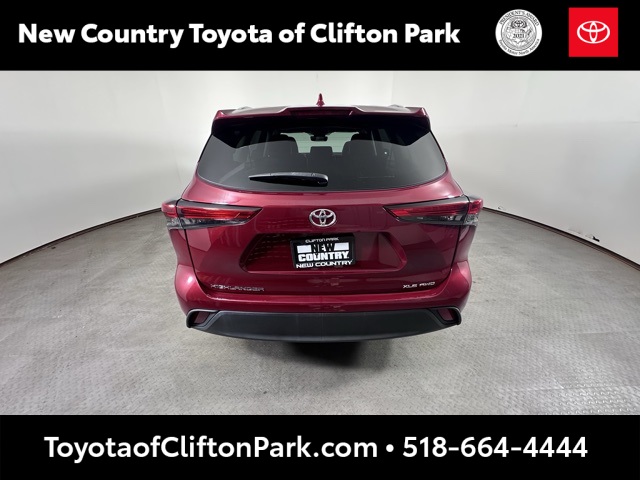 2022 Toyota Highlander XLE photo 3