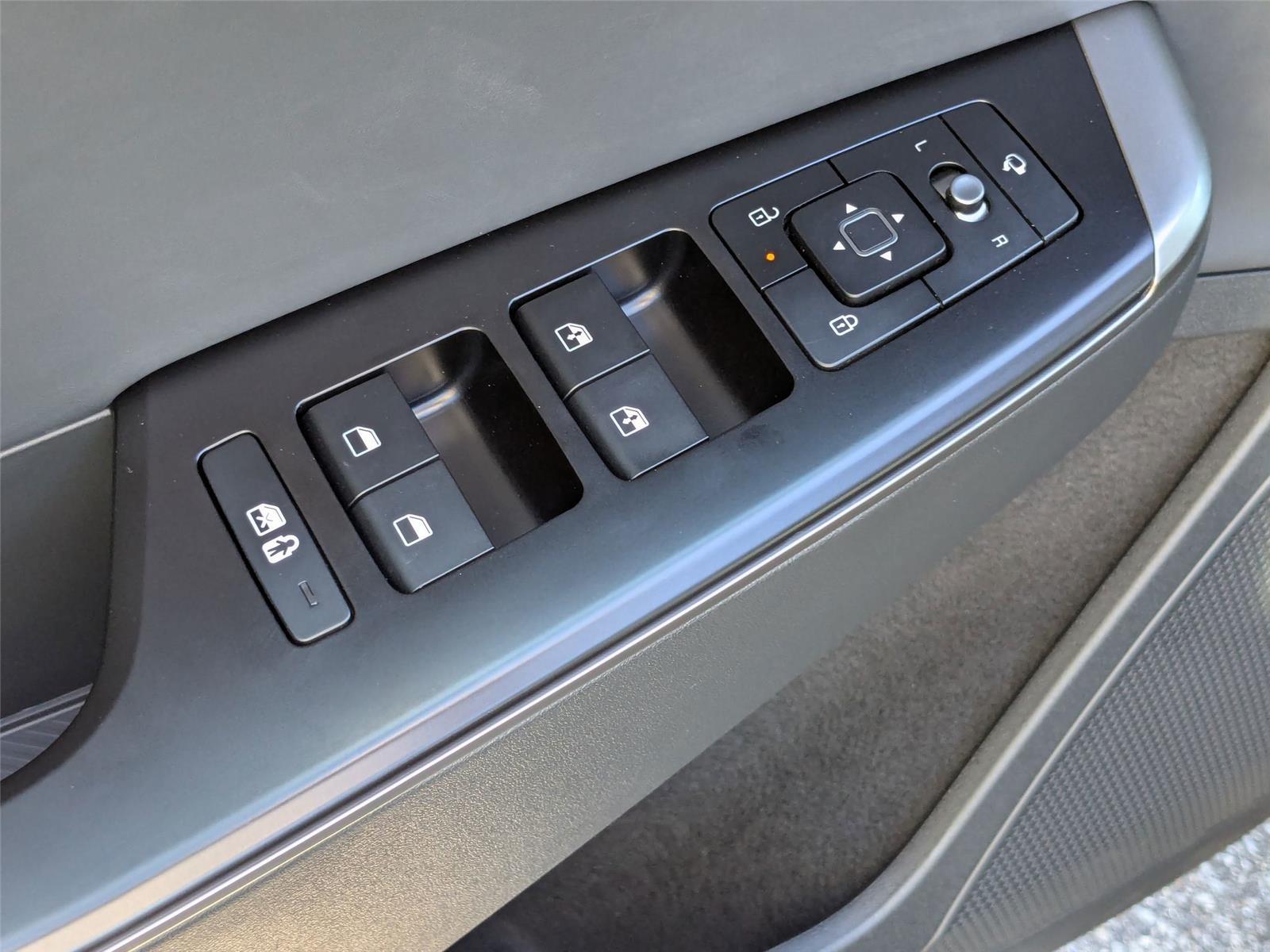 2025 Kia EV6 Light photo 13
