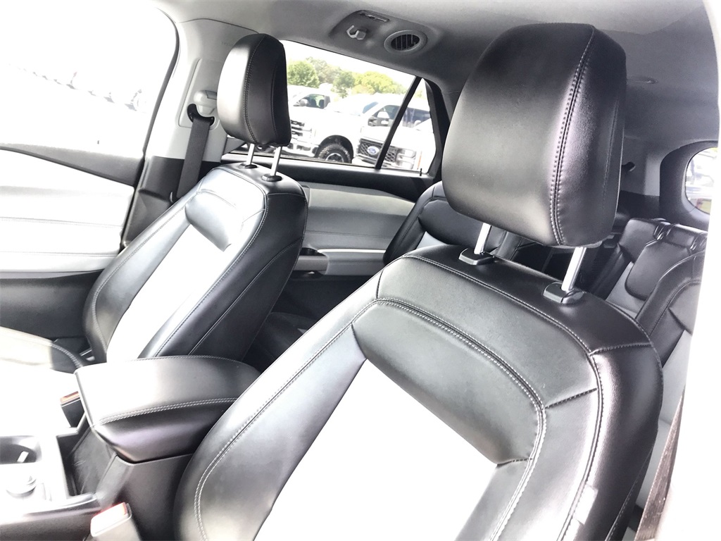 2023 Ford Explorer XLT photo 11