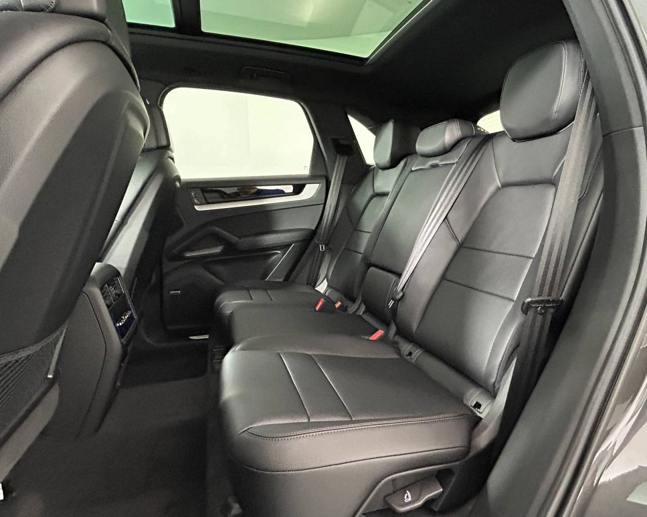 2025 Porsche Cayenne photo 23