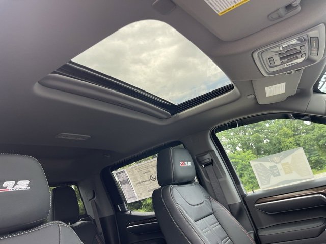 2025 Chevrolet Silverado 1500 RST photo 13
